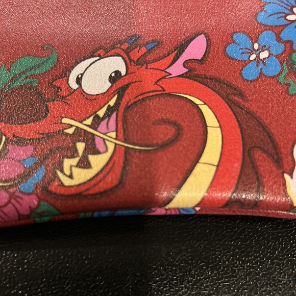 Disney’s loungefly rare find Mushu coin purse - Picture 4 of 9